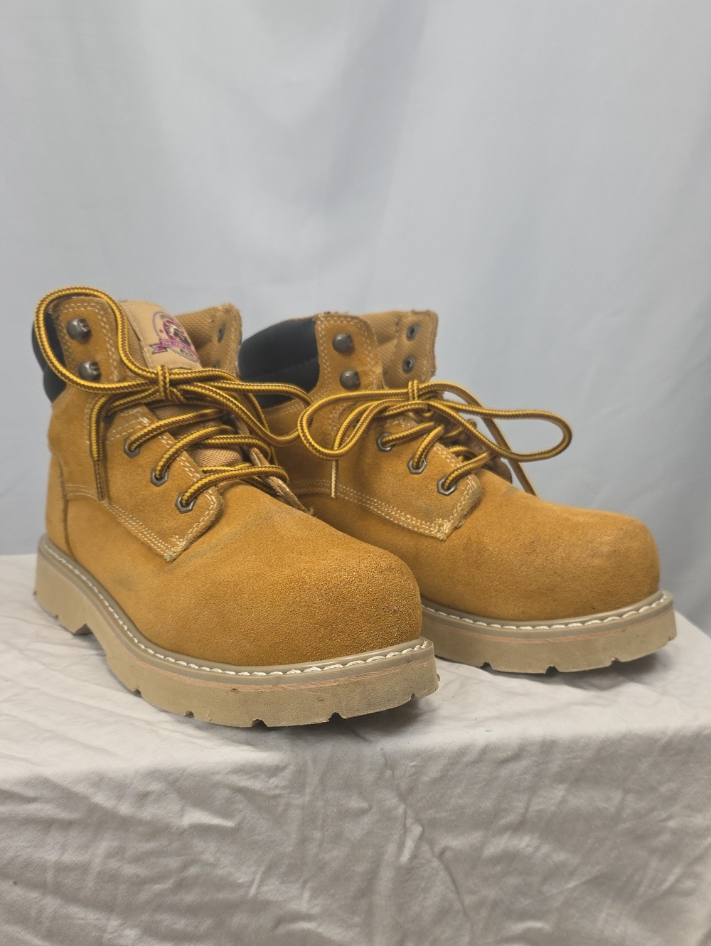 Brahma Wheat Suede Work Boots with Lace-Up And Steel Toe Design Size 7